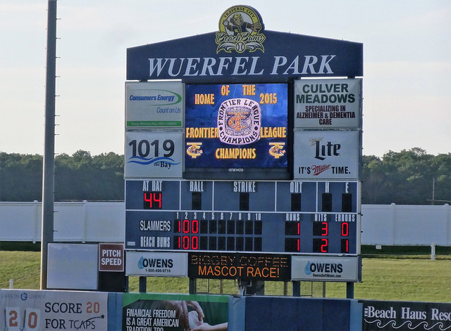 27596075531_f4bd37cc5e_z